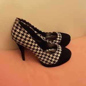 Ladies  Houndstooth pumps